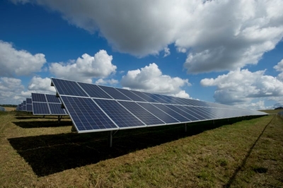 Floating solar panels: generating power and saving water