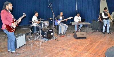 Konstruktiewe gesprek oor fees
