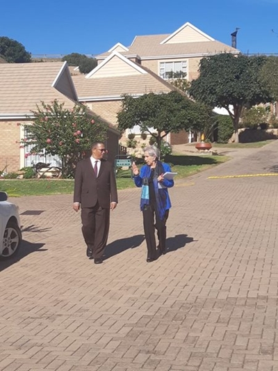 Minister besoek aftreeoorde op Groot Brak