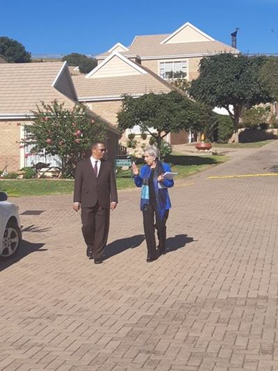 Minister besoek aftreeoorde op Groot Brak