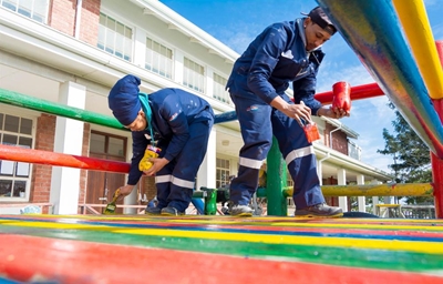 Verjaarsdag geskenk vir Carpe Diem skool in Mandela-maand