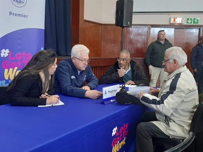 Gemeenskap gesels met premier Winde