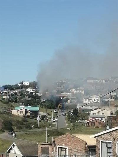 Hulp gevra na brand by woning