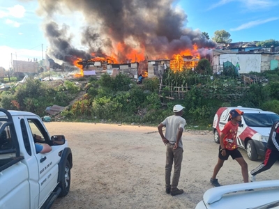 Gesinne ontheem na erge brand 