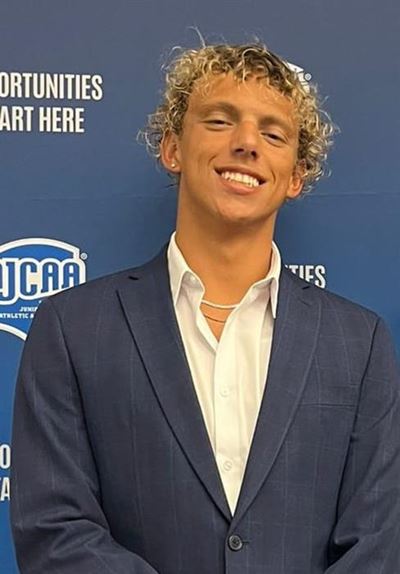 Knysna swimmer flourishes in the States