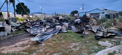 Mother burns down shack, locks toddler and mother inside