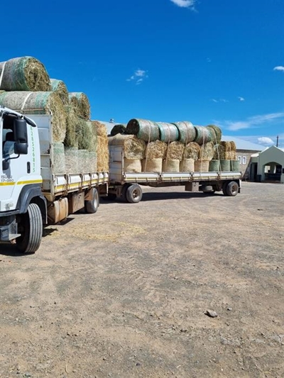 Caring farmers donate fodder