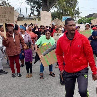 Man verskyn vir moord op 2 skooldogters