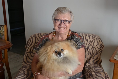 Vroue deur hond aangeval