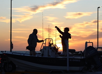 Stilbaai-hawe raak besig