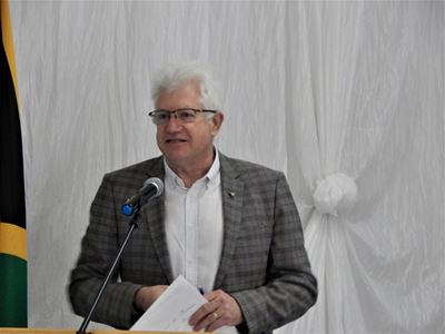 Melkhoutfontein kry e-sentrum
