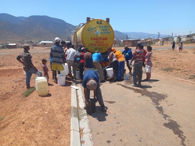 Watertenktrok met 28 000 liter water oppad na Dysselsdorp