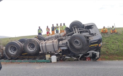 Bestuurder uit vragmotor gered
