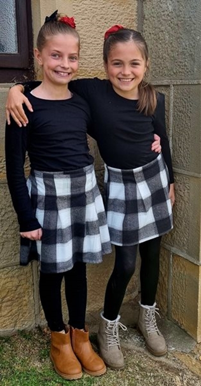 Ingrid en Maja skitter by eisteddfod