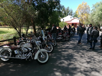 Harleys dreun weer na inperking