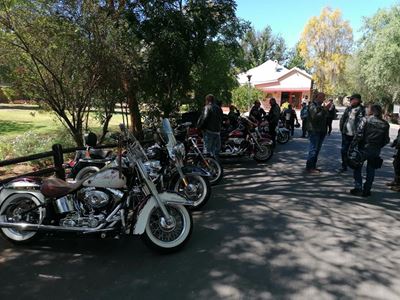Harleys dreun weer na inperking