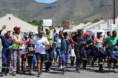 Community protests department's failure to fix schools 