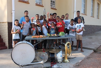 Brigade begin met waatlemoenfees