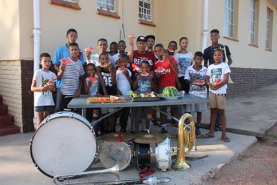 Brigade begin met waatlemoenfees
