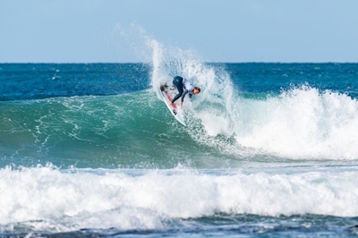 J-Bay Open kicks off with strong performances despite tricky conditions