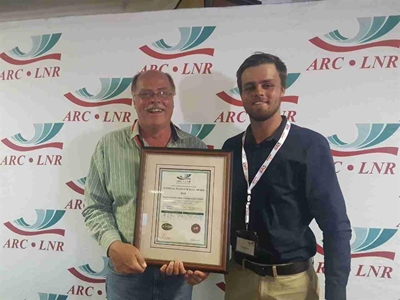 Toptoekenning vir geesdriftige pa en seun