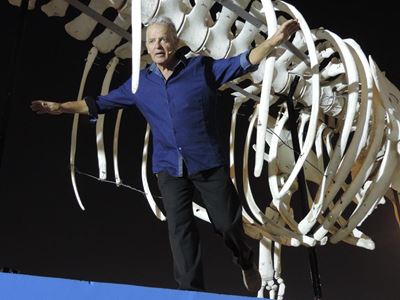 1 actor, 2 shows: David Muller's coming to town