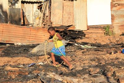 Enkanini weer in vlamme