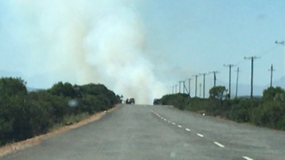 Brand langs R305 geblus