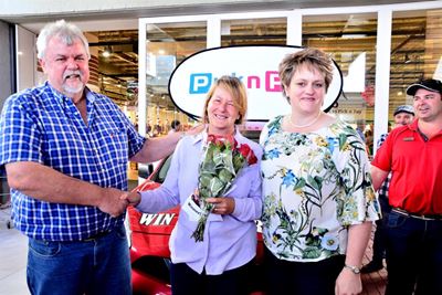 Groot opgewondenheid om motor by Pick n Pay te wen