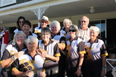 Veterane rol die balle in Oudtshoorn
