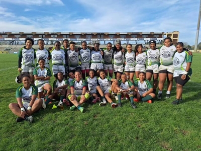 SWD EaGirls face bottom-of-log Griffons