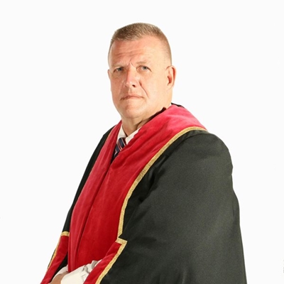Vyf onder vergrootglas vir hul optredes