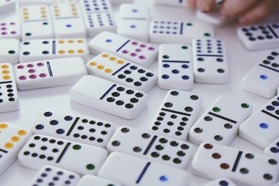 Domino-wedstryde begin 