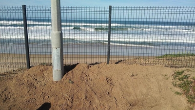 Heining by Tweede Strand opgerig