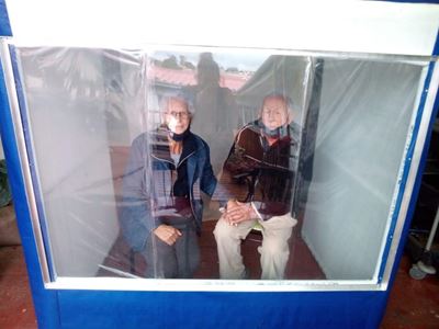 Oues kuier nou in 'pophuis'