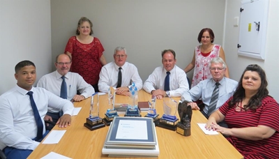 Adviseurs van Blouster Complectus blink uit