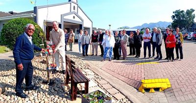 Tuiniqua celebrates 40 years with tree planting
