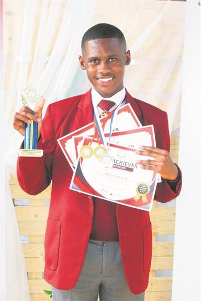 Nqweba Secondary awards its top achievers