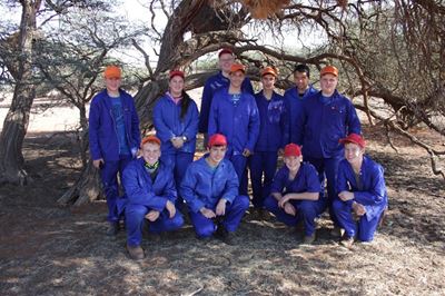 Jong jagters besoek Kalahari