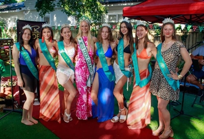 Miss Tropical brings confidence and colour to Knysna