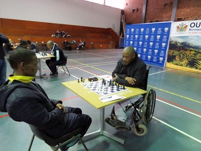 Skaakspeler ryloop vir sportfeesdeelname