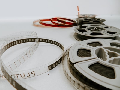 Ekstras benodig vir film