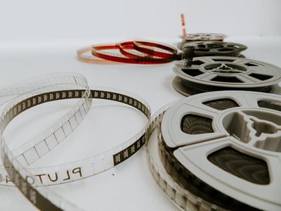 Ekstras benodig vir film