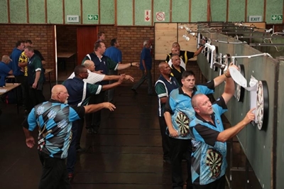 Mosselbaaiers se pyle in die kol