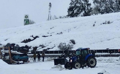 Farmers rally together to help motorists stuck in heavy snowfall