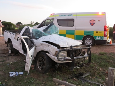 Bakkie rol naby Stilbaai