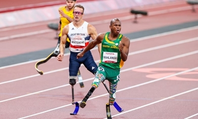 Weyers goes out in style, Mhlongo sets new world record
