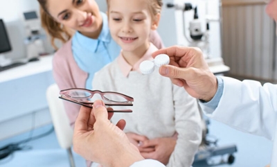 At what age can you start wearing contact lenses?