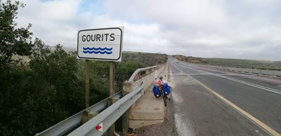 Woman to attempt record time cycling around the globe