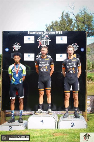 Van der Bank voltooi Swartberg Xtreme MTB-wedren net onder 9 uur